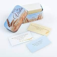 PAN DE VIDA 101 TARGETAS CON PROMESAS DE LA BIBLIA CAJA DE METAL REGALO