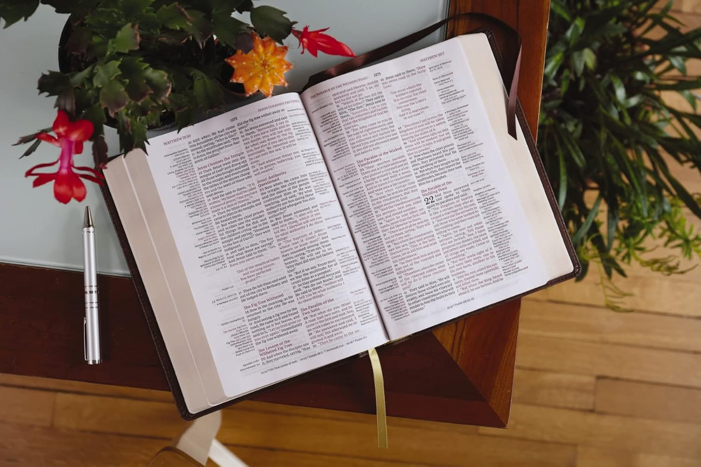 NKJV, Thompson Chain-Reference Bible, Leathersoft, Brown, Red Letter, Comfort Print