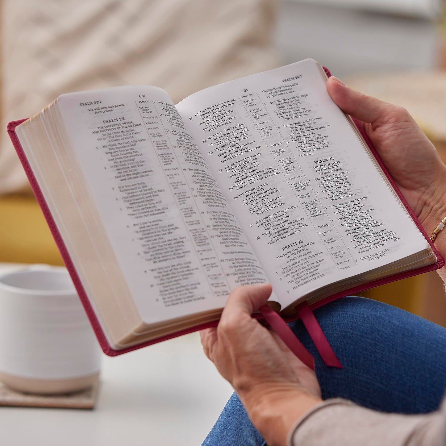 NKJV, Compact Center-Column Reference Bible