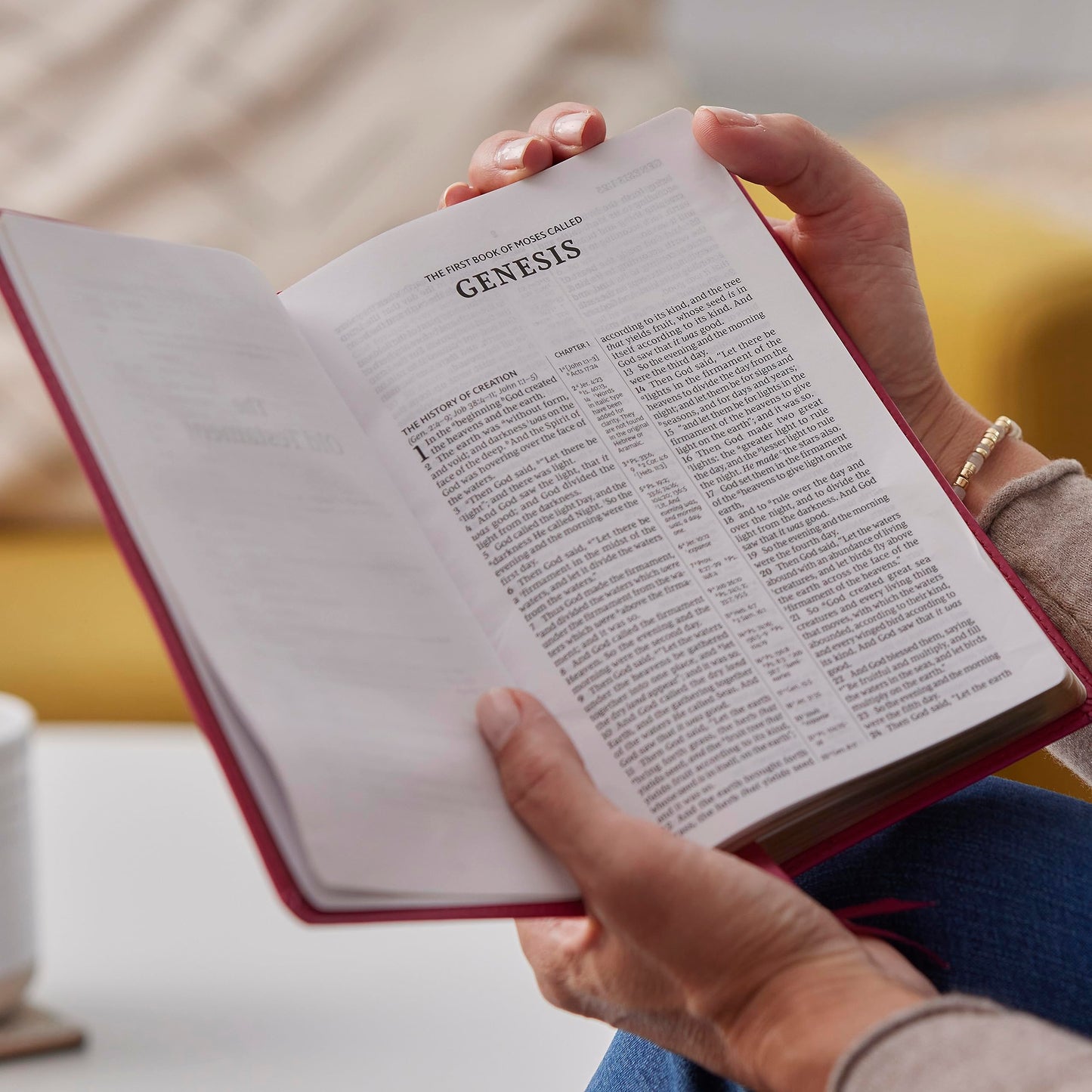 NKJV, Compact Center-Column Reference Bible