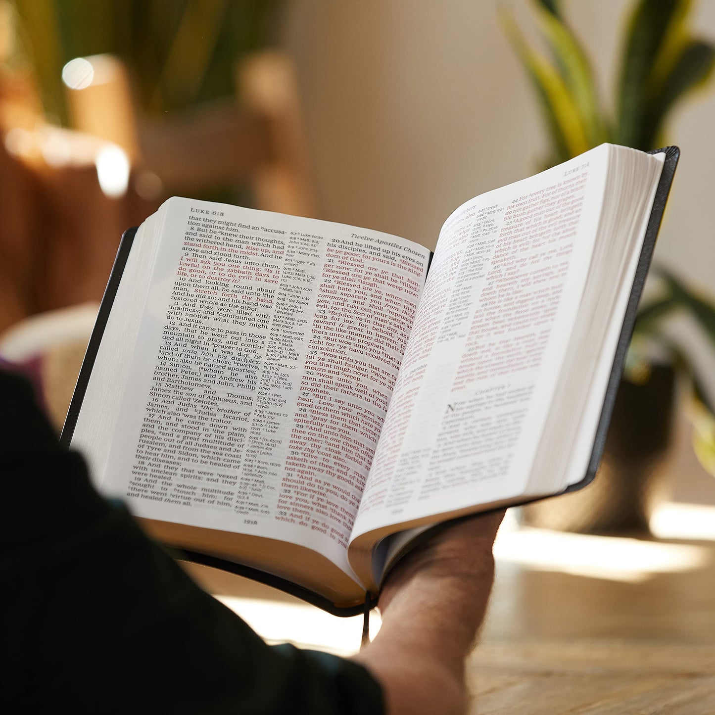 NKJV Giant Print Center-Column Reference Bible, Deluxe Black