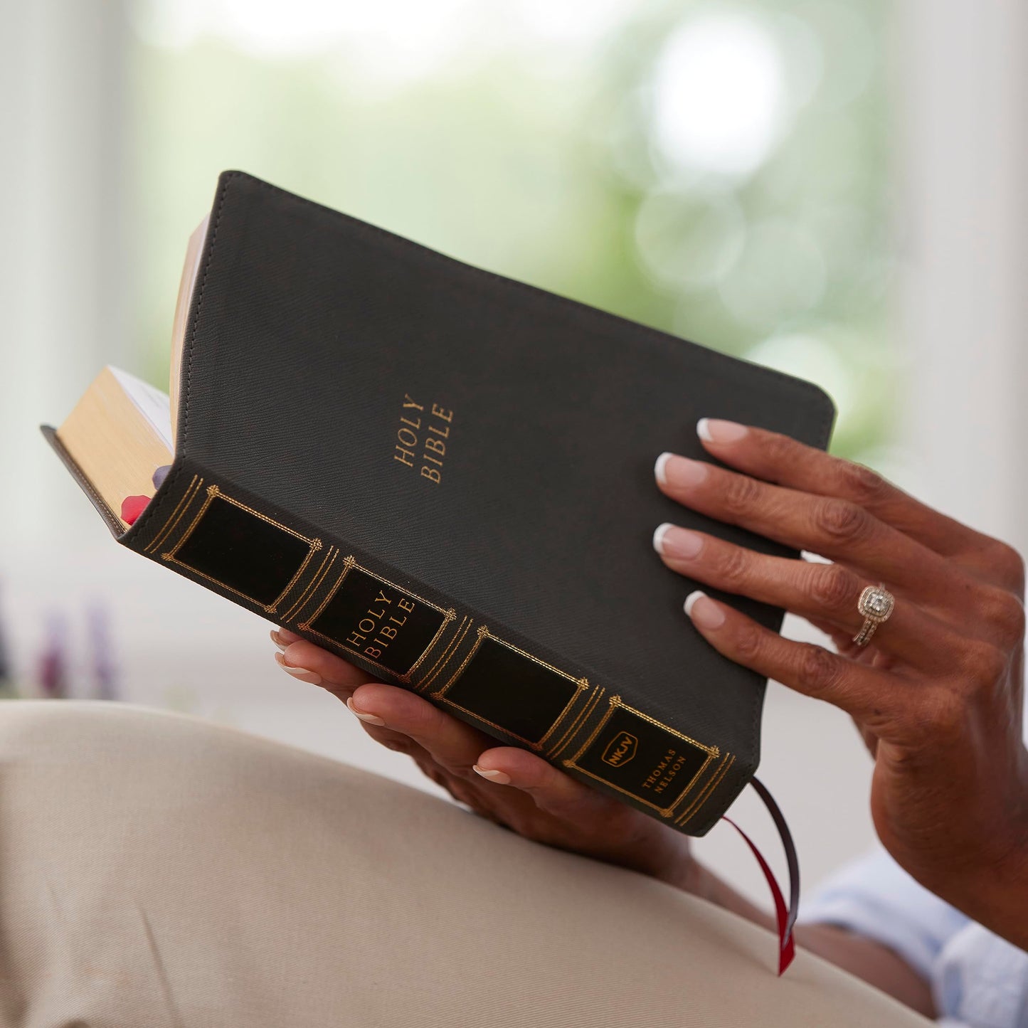 NKJV, Compact Center-Column Reference Bible