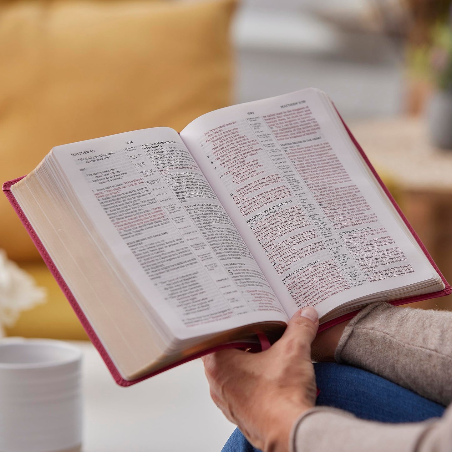 NKJV, Compact Center-Column Reference Bible