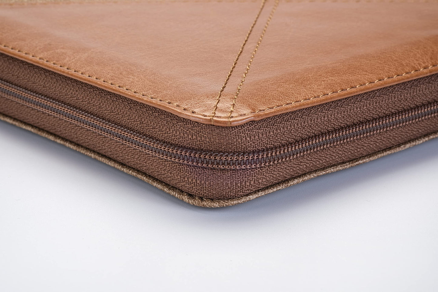 NLT Large Print Thinline Reference Zipper Bible, Filament Enabled Edition (LeatherLike, Messenger Stone & Camel )