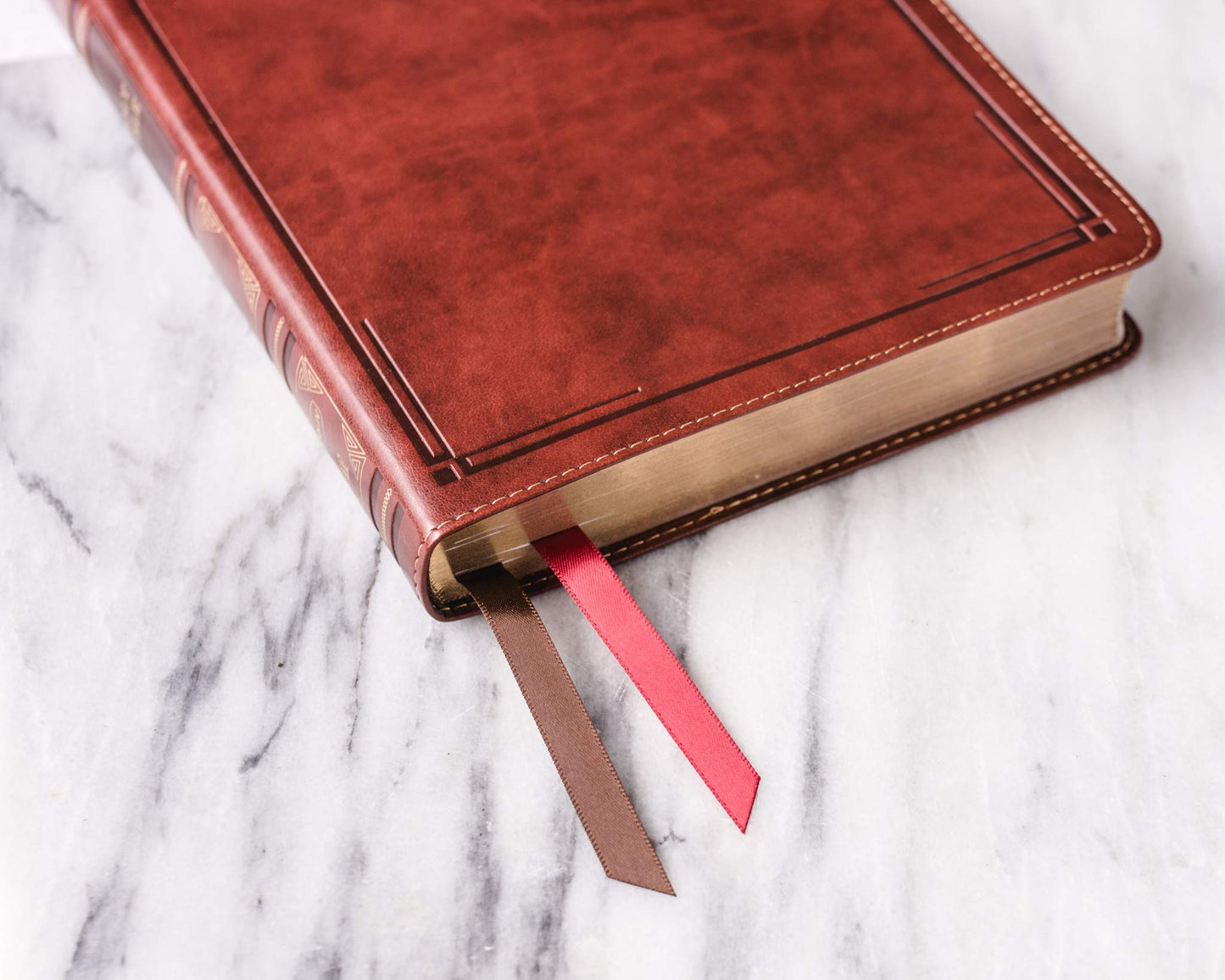 NKJV, Thinline Bible, Large Print, Leathersoft, Brown, Red Letter, Comfort Print: Holy Bible, New King James Version