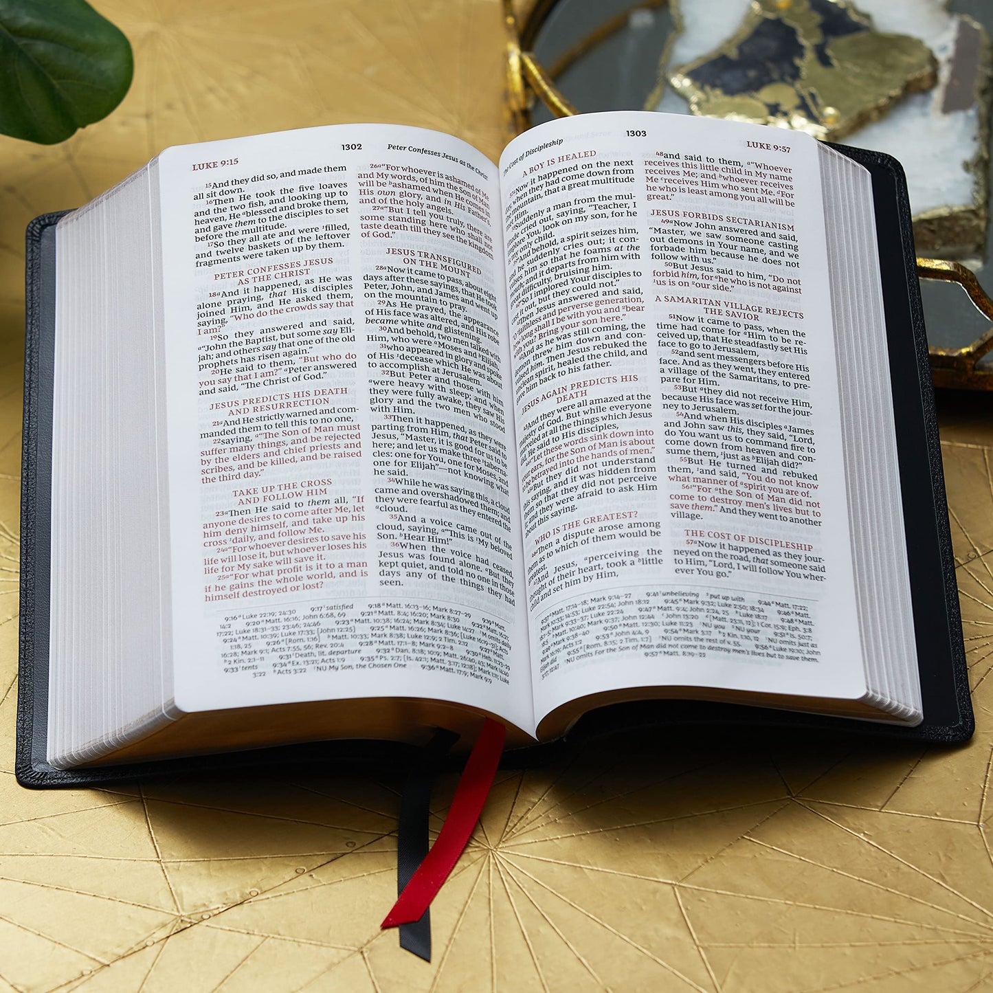 NKJV, Personal Size Reference Bible, Sovereign Collection, Genuine Leather, Black, Red Letter, Comfort Print