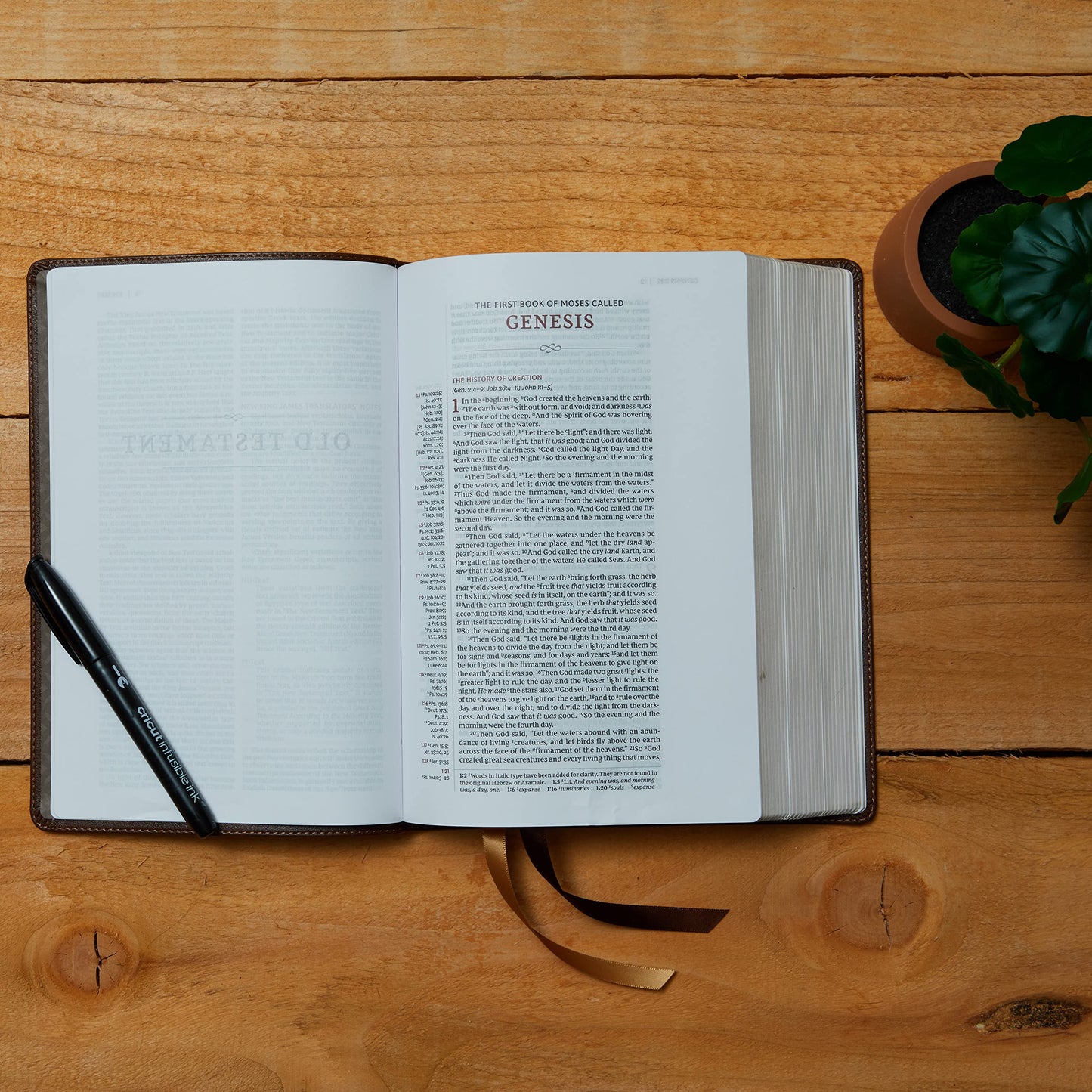 NKJV, Single-Column Wide-Margin Reference Bible, Leathersoft, Brown, Red Letter, Comfort Print: Holy Bible, New King James Version