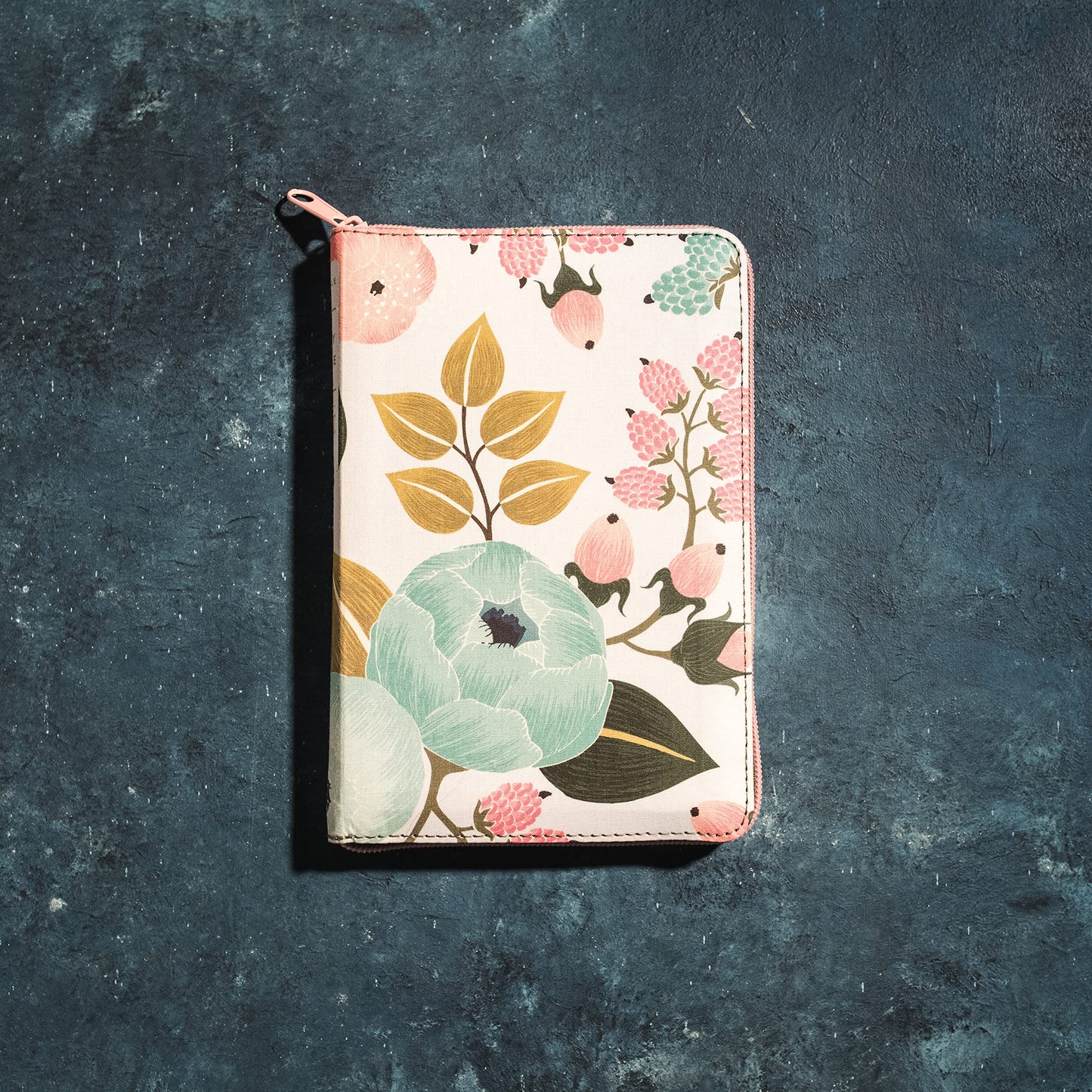 NLT Compact Zipper Bible, Filament Enabled Edition (Red Letter, Cloth, Floral Garden)