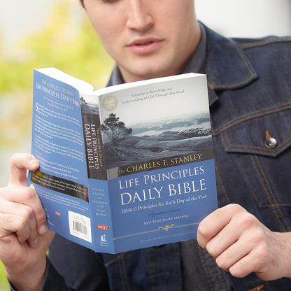 NKJV Charles F. Stanley Life Principles Daily Bible