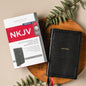 NKJV, Deluxe End-of-Verse Reference Bible, Personal Size Large Print, Leathersoft, Black, Red Letter, Comfort Print: Holy Bible