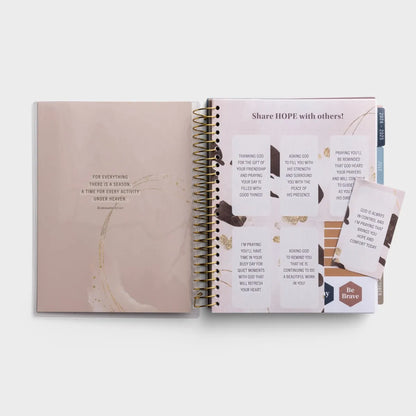 (in)courage - God in Every Season Agenda Planner + Prayer Board