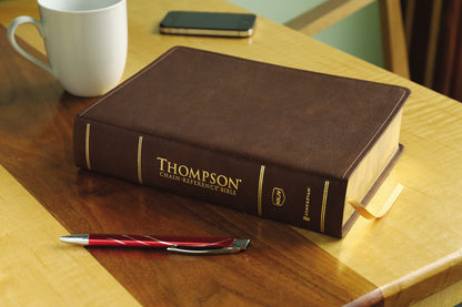 Thompson Chain-Reference Bible NKJV Cuero suave Marrón