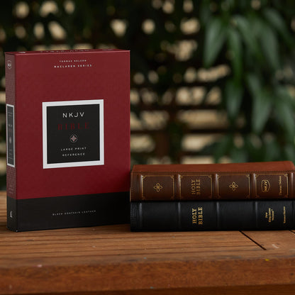 NKJV, Biblia de referencia versículo por versículo en letra grande, serie Maclaren, Leathersoft, negro, impresión cómoda